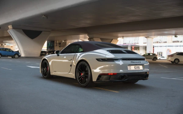 Серебро Porsche 911 Carrera GTS Photo 10