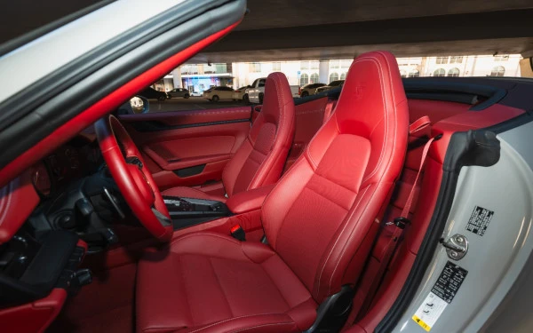 Серебро Porsche 911 Carrera GTS Photo 11