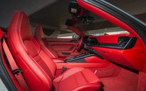 Серебро Porsche 911 Carrera GTS Photo 19