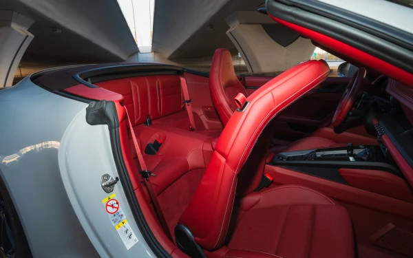 Серебро Porsche 911 Carrera GTS Photo 21