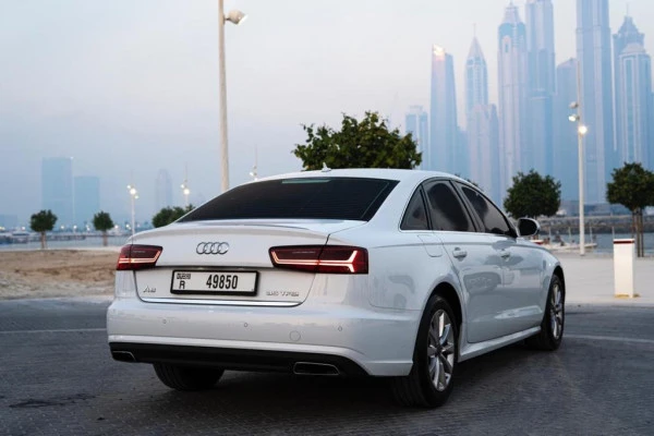 Белый Audi A6 Photo 2