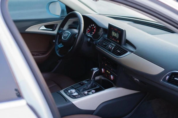 Белый Audi A6 Photo 5
