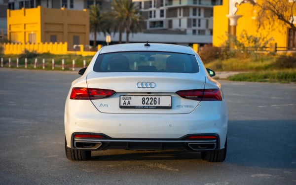 White Audi A5 Photo 4