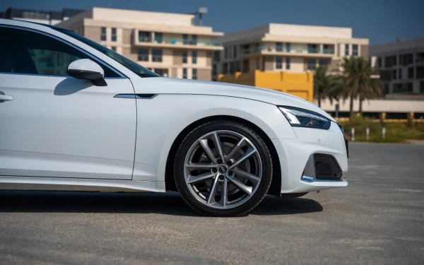 White Audi A5 Photo 5