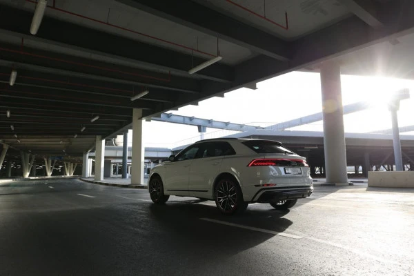 White Audi Q8 55TFSI quattro Photo 2