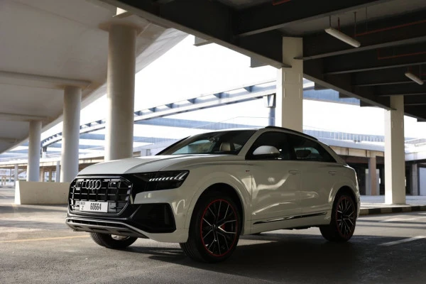 White Audi Q8 55TFSI quattro Photo 3