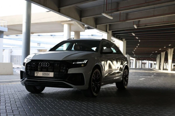 White Audi Q8 55TFSI quattro Photo 5