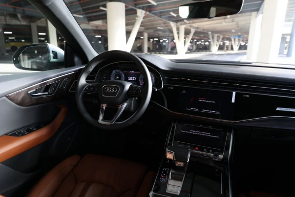 White Audi Q8 55TFSI quattro Photo 6