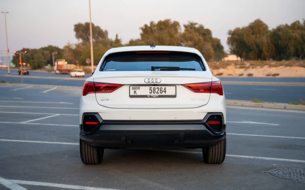 White Audi Q3 Sportback Photo 4