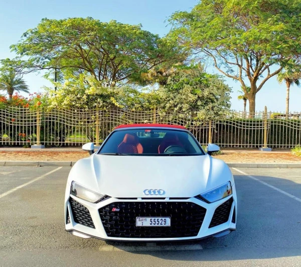 Белый Audi R8 Spyder V10 Photo 3