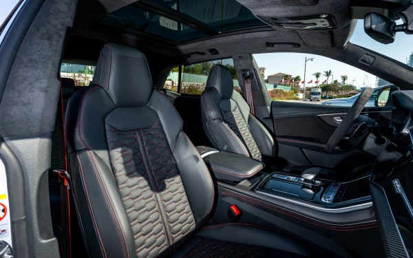 White Audi RSQ8 Photo 4