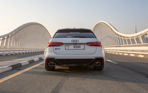 Белый Audi RS6 Photo 3