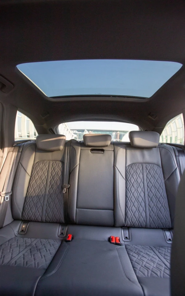 Белый Audi RS6 Photo 7