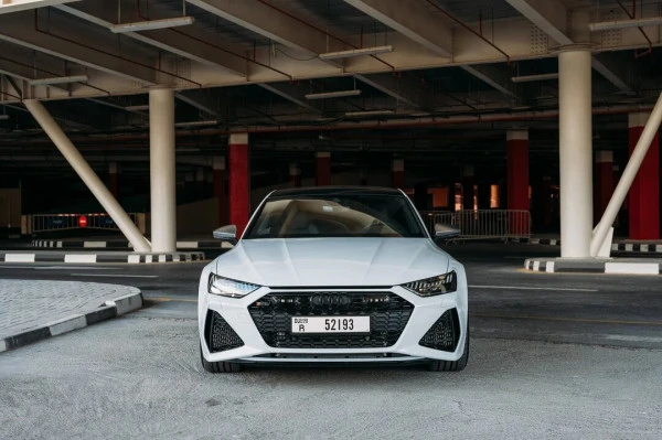 White Audi RS7 Photo 2
