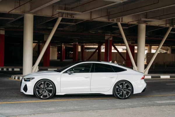 White Audi RS7 Photo 5