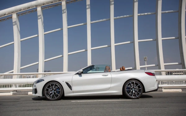 White BMW 840i cabrio Photo 2