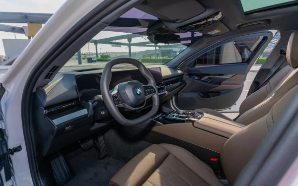 Белый BMW 520i Photo 6