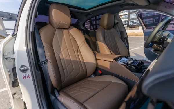 Белый BMW 520i Photo 7