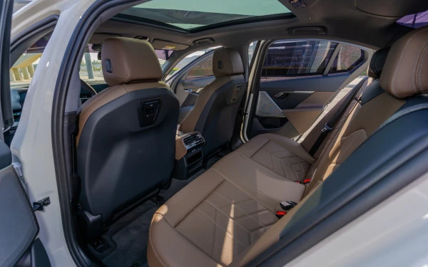 Белый BMW 520i Photo 9