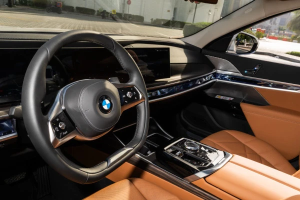 White BMW 735i Photo 10