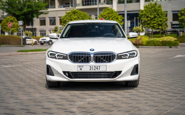 White BMW 318i Photo 4