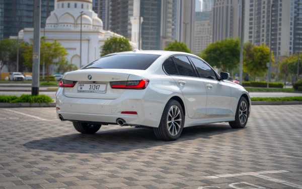 White BMW 318i Photo 6