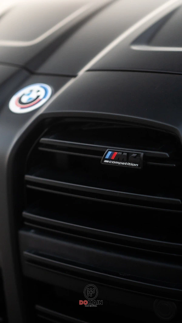 White BMW M4 Photo 2