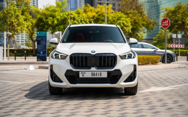 White BMW X1 Photo 4
