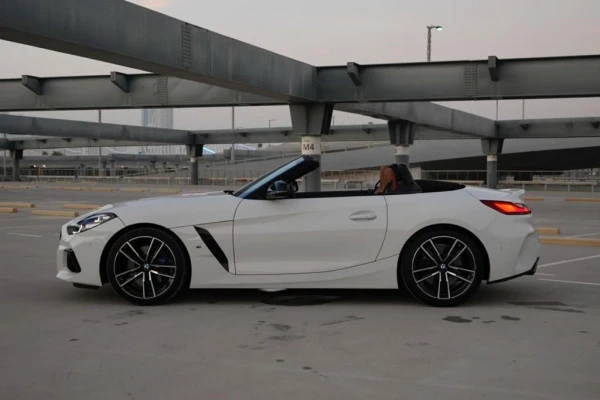 White BMW Z4 M40i Photo 2