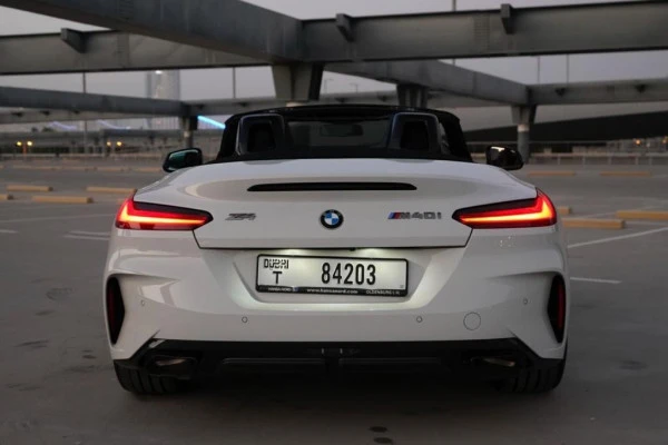 White BMW Z4 M40i Photo 3
