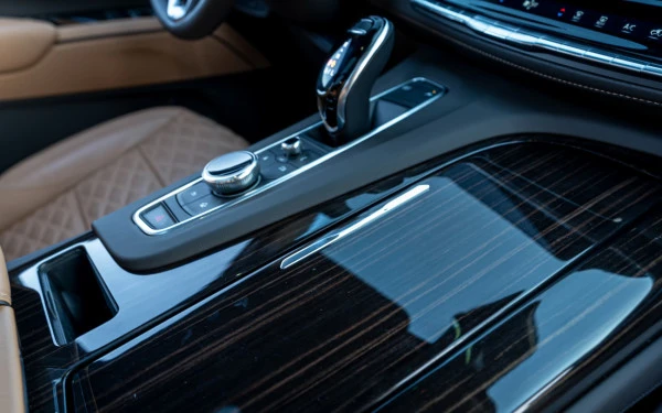 Белый Cadillac Escalade Photo 3
