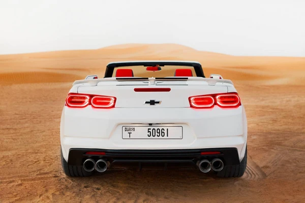 White Chevrolet Camaro V6 Photo 4