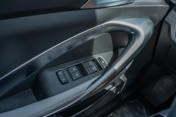 Белый Chevrolet Captiva Photo 11