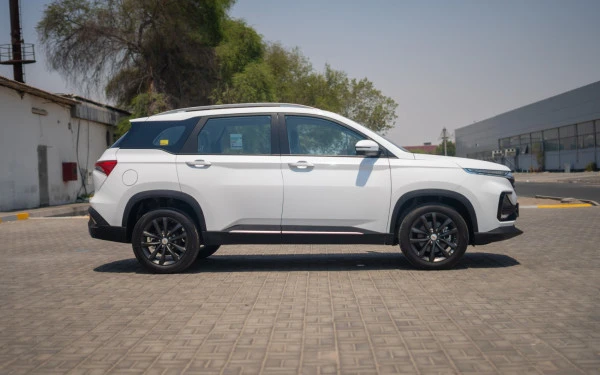 White Chevrolet Captiva Photo 3