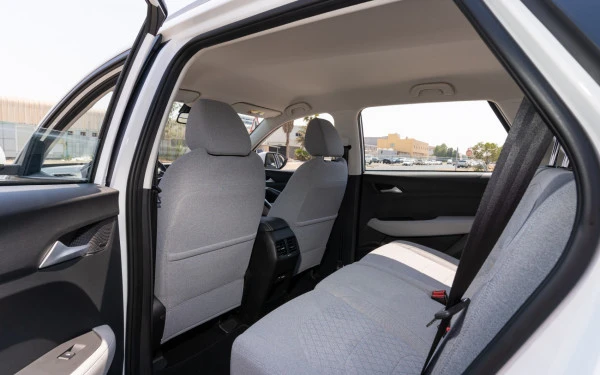 White Chevrolet Captiva Photo 6