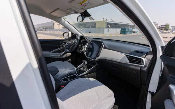 White Chevrolet Captiva Photo 9