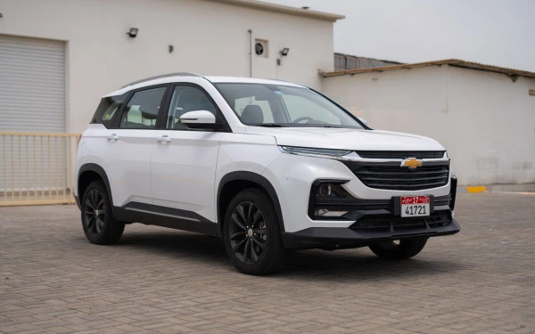 White Chevrolet Captiva Photo 2