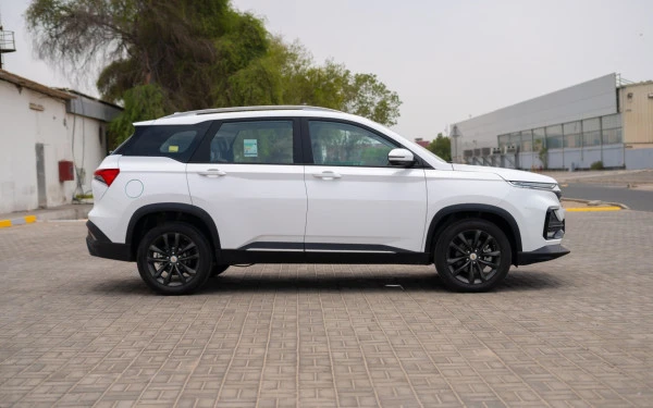 White Chevrolet Captiva Photo 3