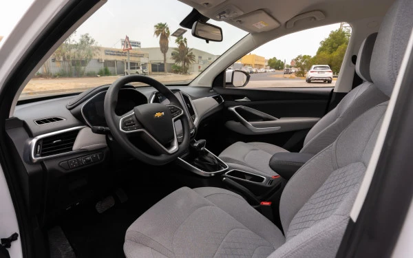 White Chevrolet Captiva Photo 5
