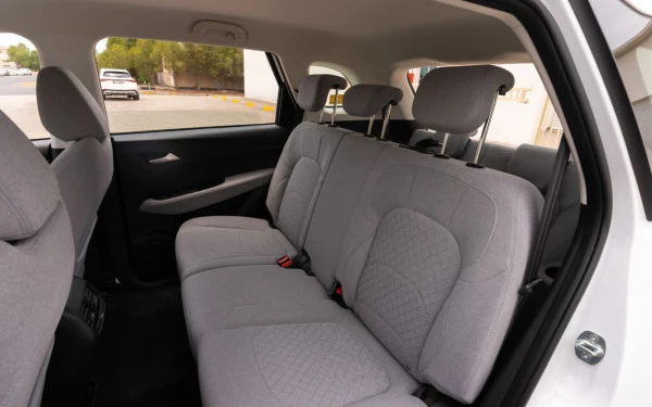 White Chevrolet Captiva Photo 6
