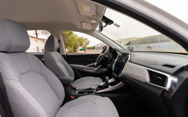 White Chevrolet Captiva Photo 8