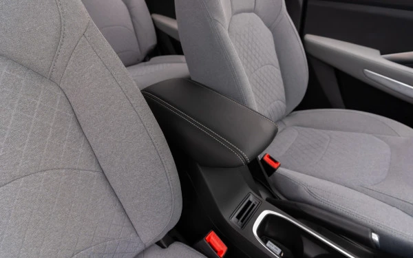 White Chevrolet Captiva Photo 9