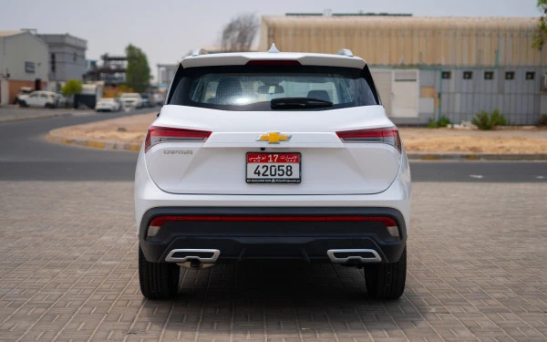 White Chevrolet Captiva Photo 4