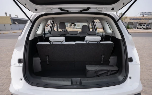 White Chevrolet Captiva Photo 5