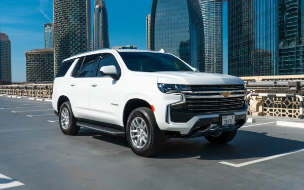 White Chevrolet Tahoe Photo 2