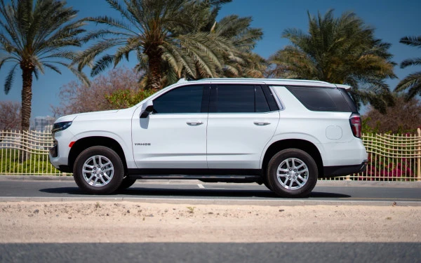 White Chevrolet Tahoe Photo 2