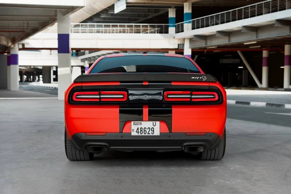 Красный Dodge Challenger V8 Hellcat Photo 5
