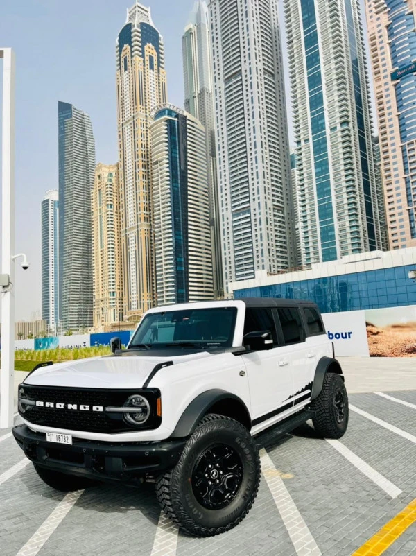 White Ford Bronco Wildtrack Photo 3