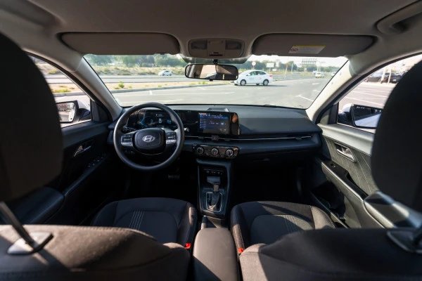 White Hyundai Accent Photo 12