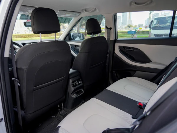 White Hyundai Creta Photo 3